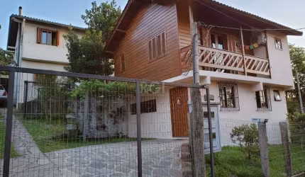Casa para Venda - 300m², 5 dormitórios, 4 vagas - Vila Nova