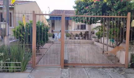 Casa no bairro Hípica - 2 dormitórios
