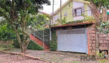 Casa em Porto Alegre, no bairro Cavalhada, com 4 dormitório(s), e 4 banheiros, à venda.