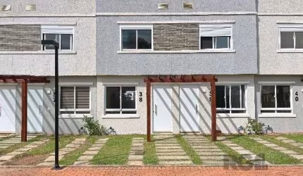 Casa em Porto Alegre, no bairro Vila Nova, com 2 dormitório(s), e 2 banheiros, à venda.