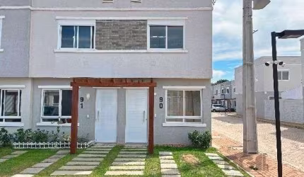 Casa em Porto Alegre, no bairro Vila Nova, com 2 dormitório(s), e 2 banheiros, à venda.