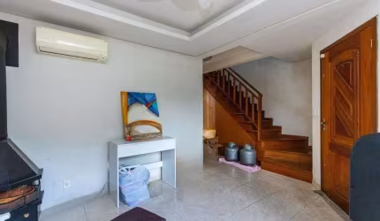 Casa de 3 dormitórios no Bairro Lomba do Pinheiro - Porto Alegre