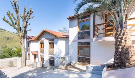 Casa em Condomínio em Cascata