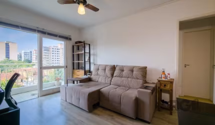 Apartamento 1 quarto, sacada, 1 vaga de garagem, elevador - Bairro Tristeza