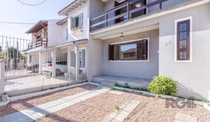 Casa 103m² - 3 dormitórios, 1 suíte, piscina, 2 vagas no bairro Hípica