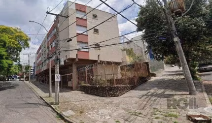 Apartamento no Petrópolis de 2 dormitórios e 2 vagas