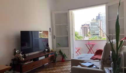 Apartamento com sacada e vaga de garagem no bairro Rio Branco