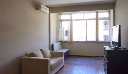 Apartamento de dois quartos e uma vaga de garagem no bairro Auxiliadora em POA
