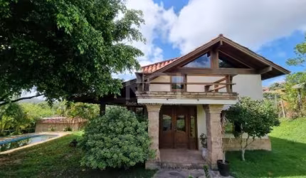 Casa para Venda - 600m², 4 dormitórios, sendo 4 suites, Vila Nova - Casa excepcional com 04 suítes, sendo todas térreas com excessão da suíte master que é no primeiro pavimento. Em condomínio mas com 