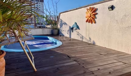 Ótima cobertura duplex no bairro Santana, de frente, com 134m² privativos, de 3 dormitório e vaga. Possui no andar inferior:  living amplo para 2 ambientes com sala de estar com sacada e sala de janta
