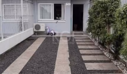 Avalia imóvel no negócio!&lt;BR&gt;&lt;BR&gt;Excelente sobrado no Caminhos do Sol.&lt;BR&gt;&lt;BR&gt;Living composto de sala de estar com lareira, sala de jantar e cozinha sob medida integrados, além