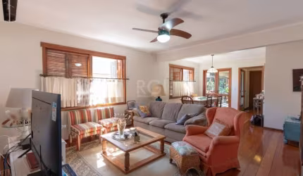 Excelente apartamento à venda no bairro Tristeza, zona Sul de Porto Alegre.&lt;BR&gt;&lt;BR&gt;Apartamento de 03 dormitórios sendo uma suíte com closet e banheira de hidromassagem, amplo living com 02