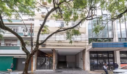 Centro Histórico - Rua Coronel Genuíno - Excelente localização&lt;BR&gt;Amplo apartamento bem loclizado de 3 dormitórios, transformado em dois dormitórios com suíte, espaços amplos e bem distribuídos 