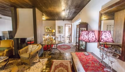 Casa de 3 dormitórios no Bairro Cristal.&lt;BR&gt;Ótima casa na rua Jacuí - Bairro Cristal - Porto Alegre RS, 3 ou 4 dormitórios, suíte,  banho social, amplo living com 3 ambientes,  amplo gabinete,  