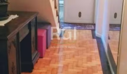 Vende-se apartamento duplex, mais terraço no Centro Histórico.&lt;BR&gt;- Com 190m mais 90 do terraço total 280m.&lt;BR&gt;- Ótima localização  próximo de tudo, Zaffari, colégios, farmácias, hospitais