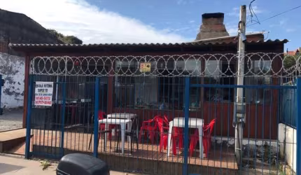 Ótima oportunidade! Casa à venda em Porto Alegre, localizada no bairro Camaquã. Com 212.24m² de área privativa, 3 dormitórios. Infraestrutura voltada para a frente. Entre em contato para mais informaç