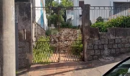 Terreno, no bairro Santo Antônio, Porto Alegre/RS  &lt;BR&gt;   &lt;BR&gt;Excelente Terreno no bairro Santo Antônio, medindo 6,60m frente X 44m de frente ao fundo.&lt;BR&gt; Fica localizado a duas qua