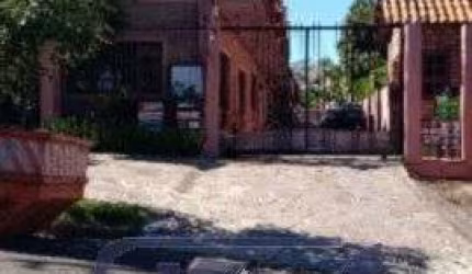 Sobrado 3 dormitórios, 1 vaga de garagem, no bairro Glória, Porto Alegre/RS      &lt;BR&gt;   &lt;BR&gt;Lindo sobrado com 3 dormitórios,  sendo dois com sacada, sala para dois ambientes, copa, cozinha