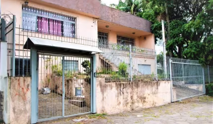 Casa excelente com uma área privativa de 423,16 m² com 4 dormitório sendo uma com suíte , 5 banheiros e 1 lavado,  móvel: Sem Mobília. Salão de Festas 45m².Biblioteca&lt;BR&gt;Bosque com árvores frutí