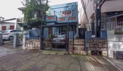 Casa Térrea Comercial ou Residencial na Eudoro Berlink!&lt;BR&gt;Deslumbrante casa térrea de 88m², localizada em um excelente ponto comercial ou residencial na Eudoro Berlink. Com 4 salas, corredor, b
