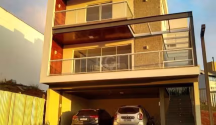 Casa em STEEL FRAME     &lt;BR&gt; &lt;BR&gt;Auto Sustentável, com esperas para chapas foto-voltaicas, aproveitamento de água da chuva, além de telhas ³sanduíche´, proporcionando um isolamento térmico
