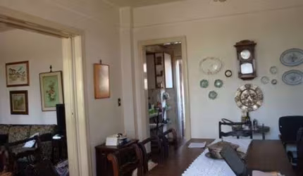 Apartamento 4 dormitórios em Porto Alegre: 190m² privativos, 1 dormitório com closet, 2 banheiros, sacada, sala de estar, sala de jantar, copa-cozinha, área de serviço, dependência de empregada com ba
