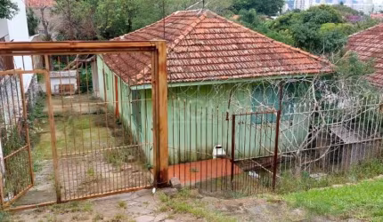 Excelente terreno no bairro  Cristal com 484m², medindo 11m de frente por 44m de frente ao fundo.  &lt;BR&gt;Distância da Av. Campos Velho 1 minuto  &lt;BR&gt;Distância da Av. Icaraí 2 minutos      &l