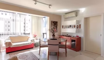 Excelente cobertura próxima da Av Ipiranga, com 189m² privativos, de 4 dormitórios e 2 vagas. Possui no andar inferior: living amplo para 2 ambientes com piso porcelanato e sacada fechada integrada, g