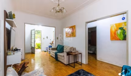 Casa no Bairro São Geraldo - Oportunidade Única!&lt;BR&gt;&lt;BR&gt;Vende-se casa de luxo no bairro São Geraldo, com 04 dormitórios, sendo 01 suíte, 02 vagas de garagem, 03 banheiros, sala, copa com a