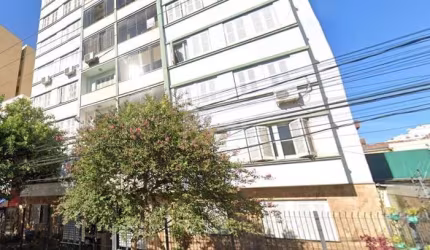 Apartamento com dois dormitórios, cozinha,  sala, banheiro e área de serviço, localizado no quarto andar  em edifício com dois elevadores e próximo a rua da República, na frente do Supermercado Zaffar