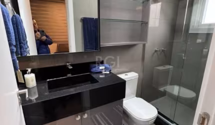 Espetacular  apartamento no bairro Três figueiras. Composto por 1 dormitório em uma planta de 53m2 privativos. Suite, living 2 ambientes , churrasqueira, lavabo, lavanderia.2 vagas de garagens(não é d