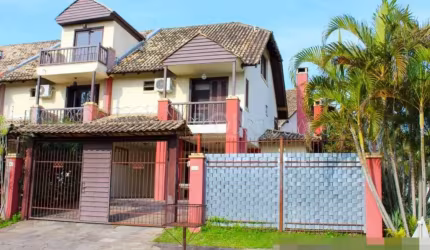 Excelente casa na Zona Sul de Porto Alegre, bairro Ipanema. Casa com 3 dormitórios sendo uma suíte, 3 banheiros, closet, 3º andar com uma bela vista, ótimo para um escritório. Living estendido com sal