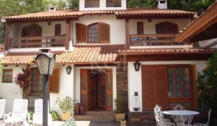 CASA A VENDA NO BAIRRO HIGIENÓPOLIS!! Excelente casa a venda no Bairro Higienópolis, com 3 quartos sendo 2 suítes, 4 banheiros, sala de jantar, living, lavabo, cozinha com churrasqueira, copa, lavande