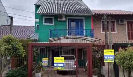 Ótimo sobrado com 3 dormitórios sendo 1 suíte, living 2 ambientes, cozinha sob medida, área de serviço, edícula nos fundos, área com churrasqueira, garagem, sacada, sobrado muito bem localizado no lot