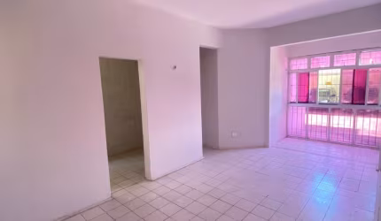 Apartamento  Térreo  com três quartos no Montese