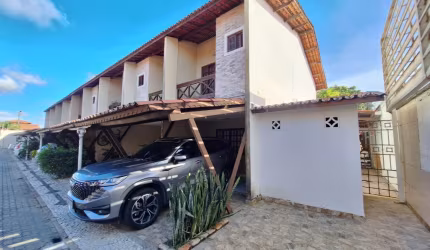 Casa em condomínio com duas suítes no Cambeba