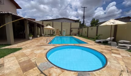 Casa Duplex em condomínio com três quartos perto do São Luis do Cambeba