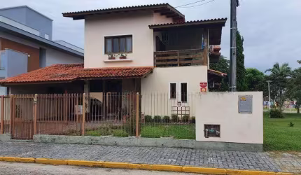 Casa para Venda em Florianópolis, Carianos, 5 dormitórios, 2 suítes, 5 banheiros, 4 vagas