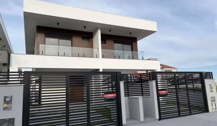 Casa para Venda em Florianópolis, Campeche, 3 dormitórios, 3 suítes, 4 banheiros, 2 vagas