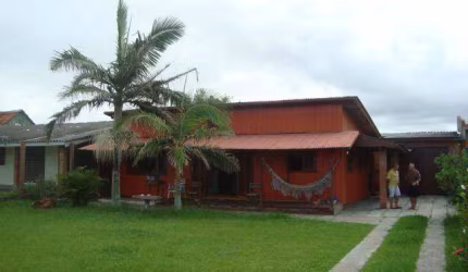 Casa com 3 dormitórios à venda por R$ 165.000,00 - Centro - Balneário Pinhal/RS