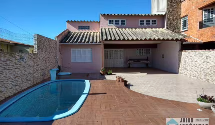 Linda  casa com piscina!!!
