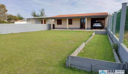 Casa com 3 dormitórios à venda por R$ 200.000,00 - Centro - Balneário Pinhal/RS