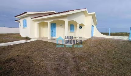 Casa com 3 dormitórios, a poucos metros do mar à venda por R$ 250.000 - Centro - Balneário Pinhal/RS