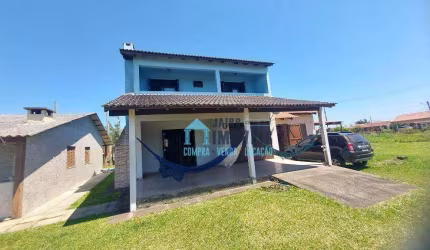 CASA AMPLA NO CENTRINHO DE MAGISTÉRIO!! Casa com 3 dormitórios à venda por R$ 300.000 - Praia do Magistério - Balneário Pinhal/RS