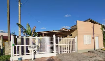 Casa principal + 2 casas para locação no mesmo terreno, à venda por R$ 140.000 - Centro - Balneário Pinhal/RS