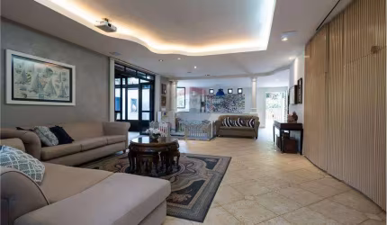 Luxuosa Casa à Venda no Bairro De Lourdes