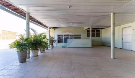 Excelente prédio no bairro Jóquei Clube, rua Cuiabá, com 5 casas, ideal para investimento. Com grande potencial de retorno. Valor: R$ 1.100.000,00.