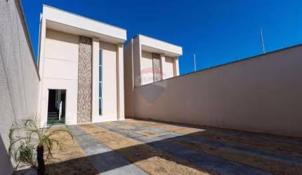 Casa Duplex com 3 Suítes e Quintal Espaçoso em Rua Privativa - Eusébio CE