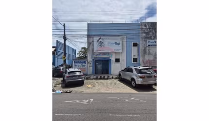 Prédio comercial de esquina no centro de Fortaleza