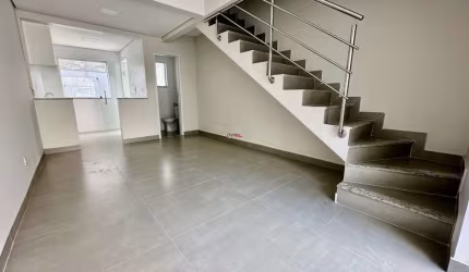 Casa com 2 quartos à venda na Rua Professora Vicentina Barreto, 1, Planalto, Belo Horizonte por R$ 425.000
